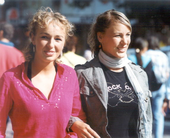 Joanna & Adrianna in Frankfurt am Main, 2005